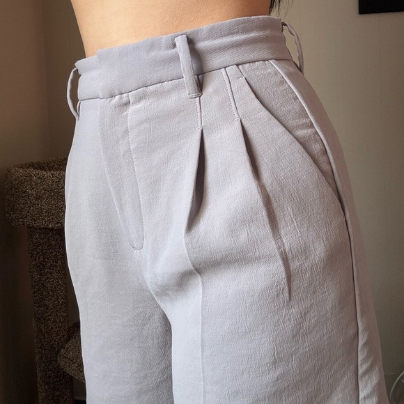 Aritzia Wilfred The Effortless Short in Ashen - Picture 2 of 10